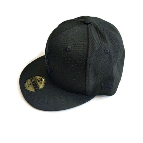 59Fifty New Era Size 7 1/4 Chicago White Sox Fitted Hat Cap Basic Black On Black - Picture 5 of 7